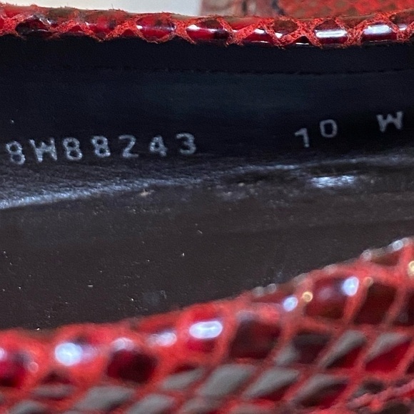 STUART Weitzman Red snake skin embossed loafers size 10 - Picture 4 of 10